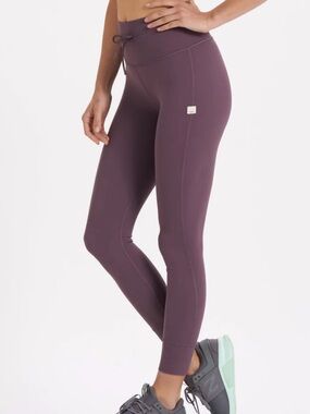 Vuori Women’s Daily Legging Size Large Smoke Plum